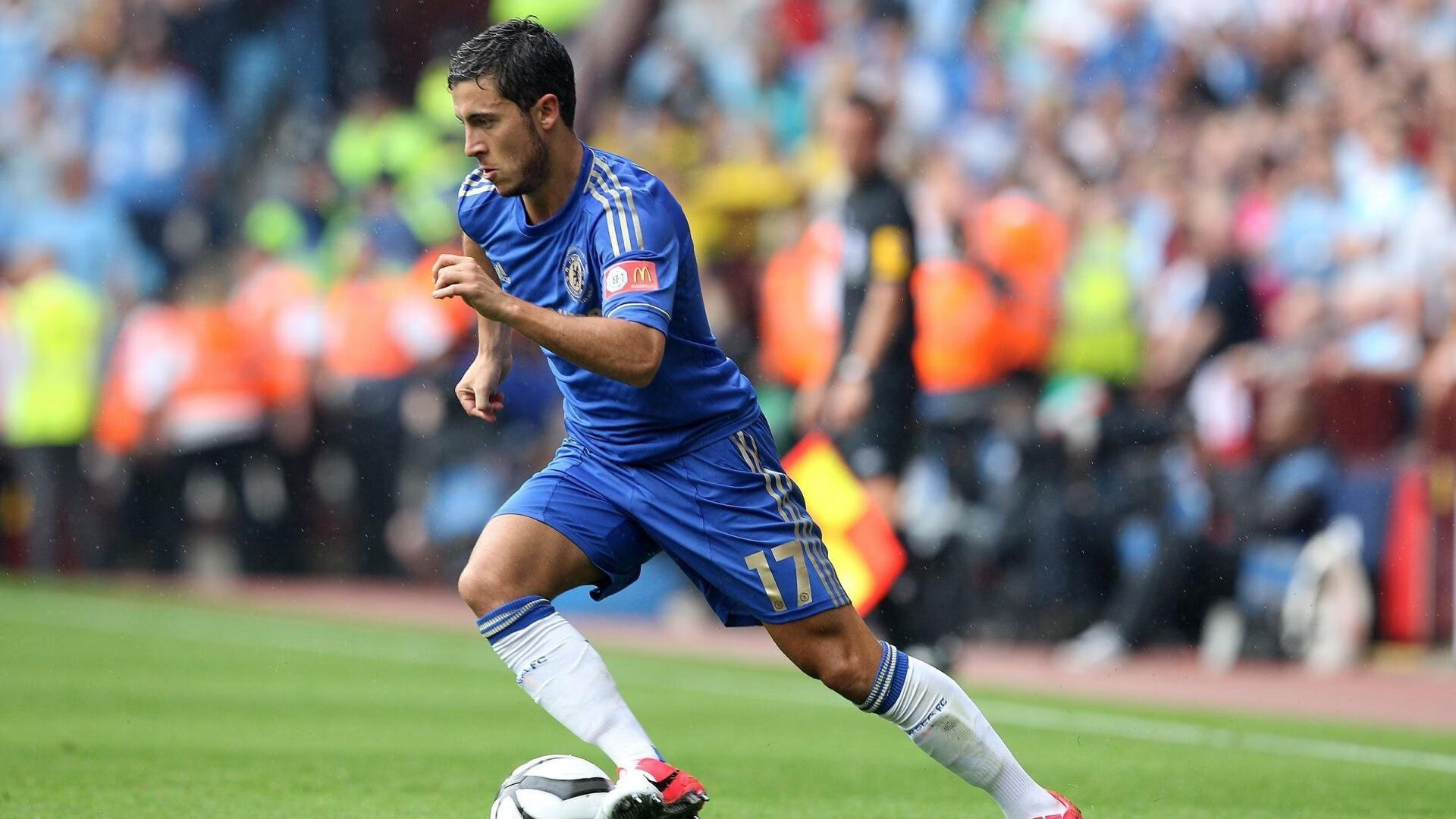 开云中国-激烈较量在即,球迷们期待双方大比拼,激烈的足球联赛