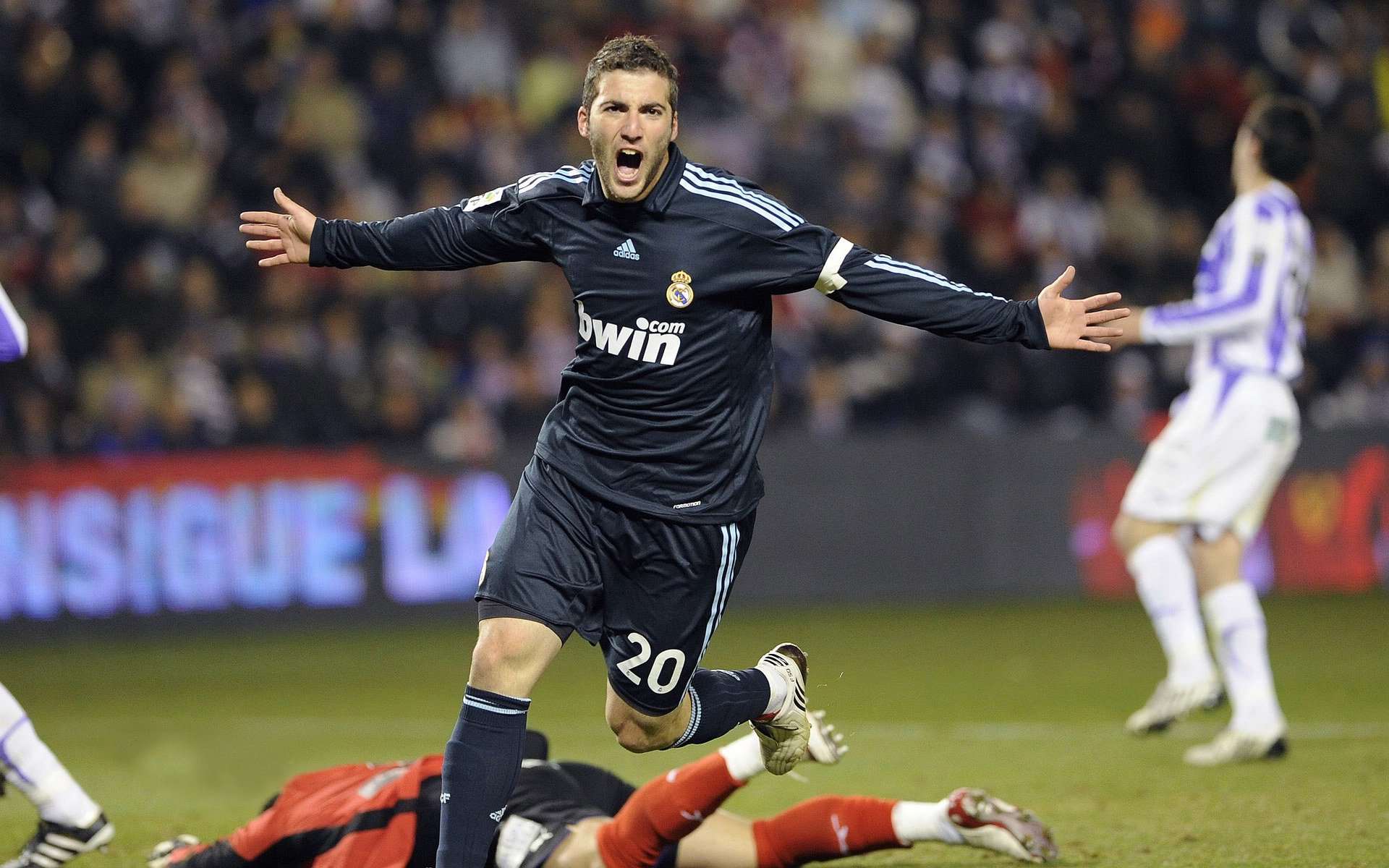 kaiyun-罗马队球员马内在比赛中表现出色，罗马队主场